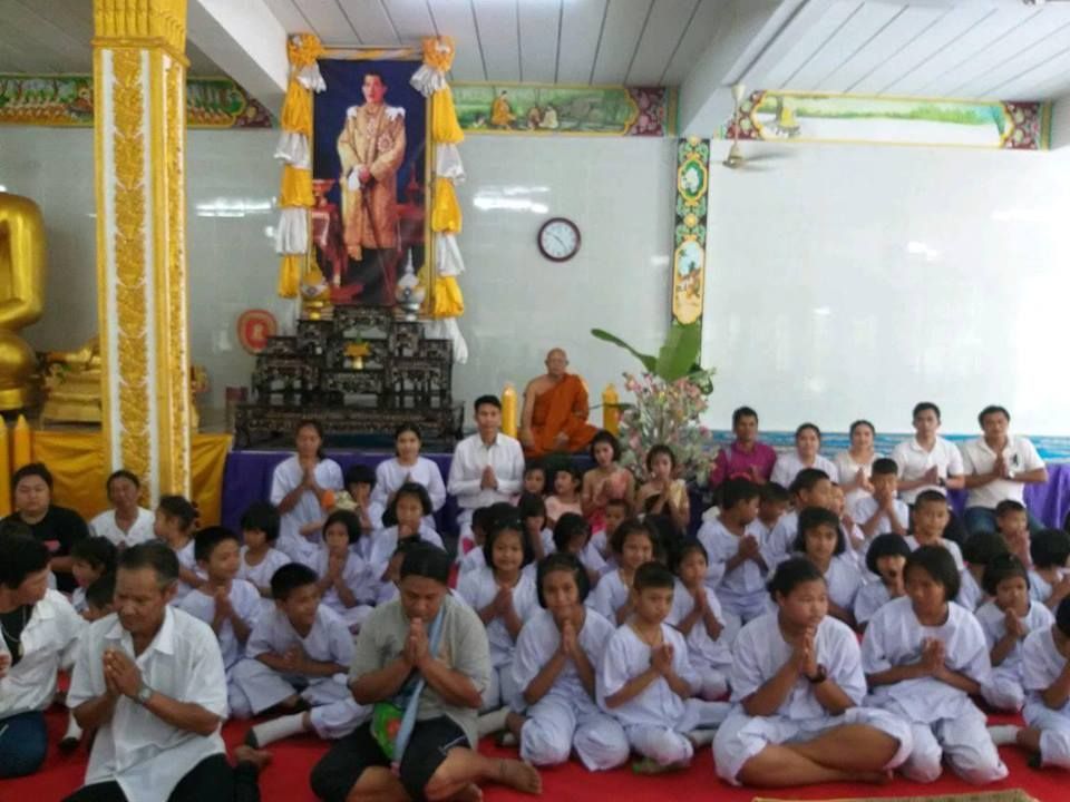  ถวาย ณ สำนักปฏิบัติธรรมเบญจคีรีนคร (เทียน ๑ คู่ ได้รับการอนุเคราะห์โดยคุณยายเล็ก).jpg